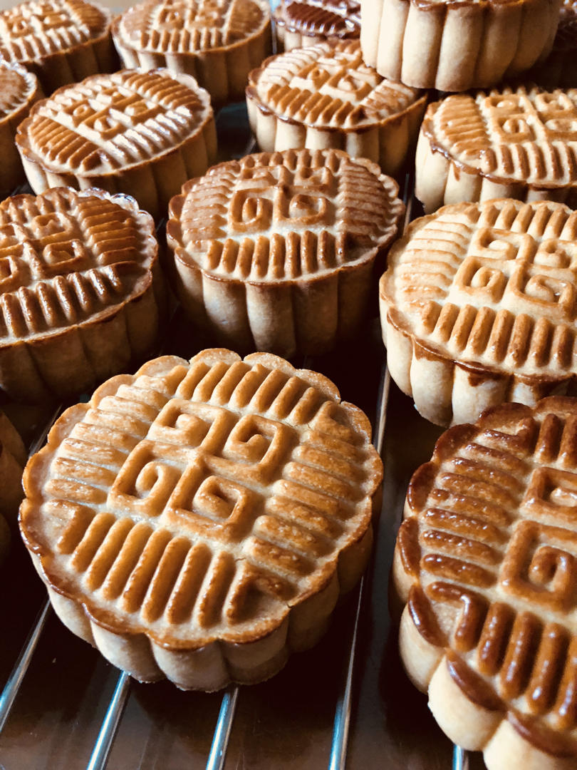 广式月饼—蛋黄莲蓉月饼