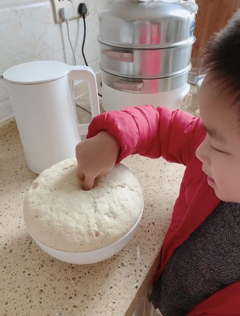 松软多汁的肉包子