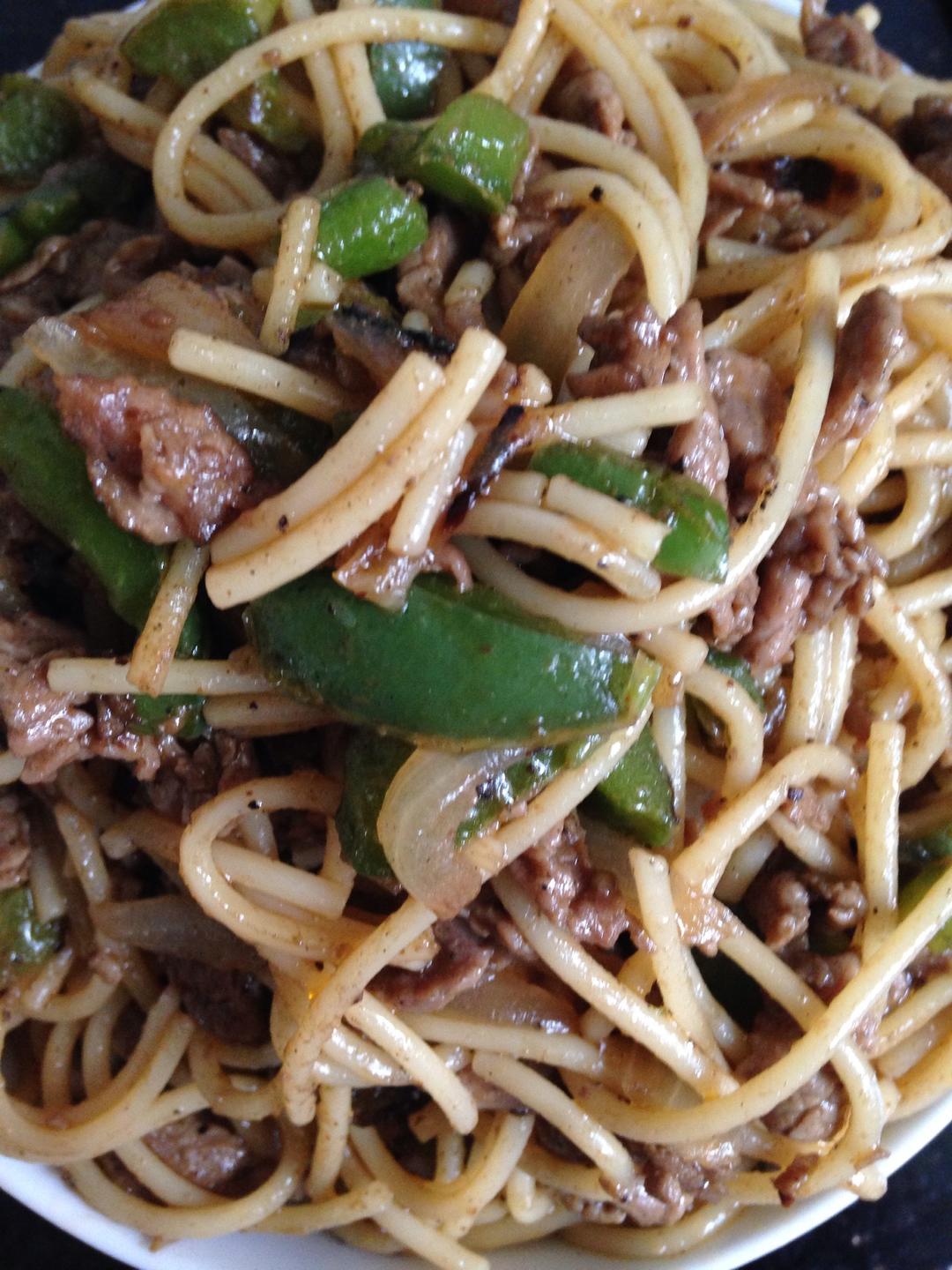 黑椒牛肉炒意面的做法