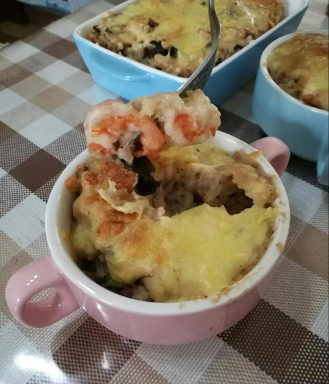 海鲜焗饭 Seafood Fried Rice with Cheesy Topping