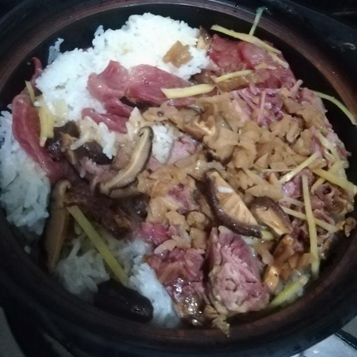 香肠煲仔饭