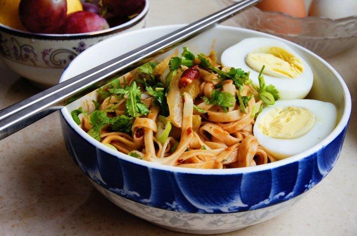 征服挑食宝宝的快手芝麻酱拌面（附卤子，不要钱）
