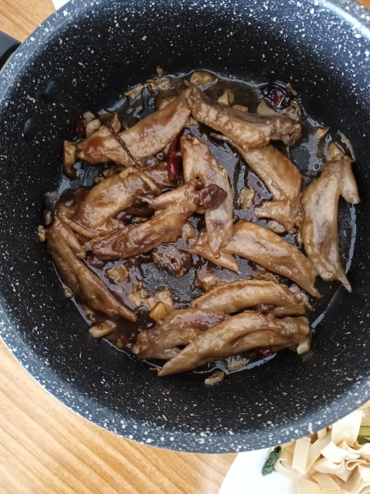 超简单的卤鸡翅尖！！！一学即会
