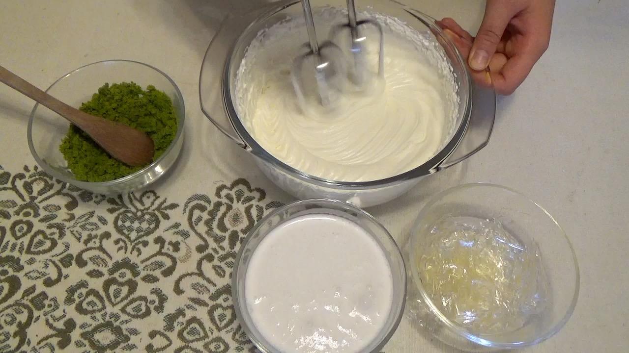 开心果椰浆 慕斯蛋糕（视频菜谱）的做法 步骤12