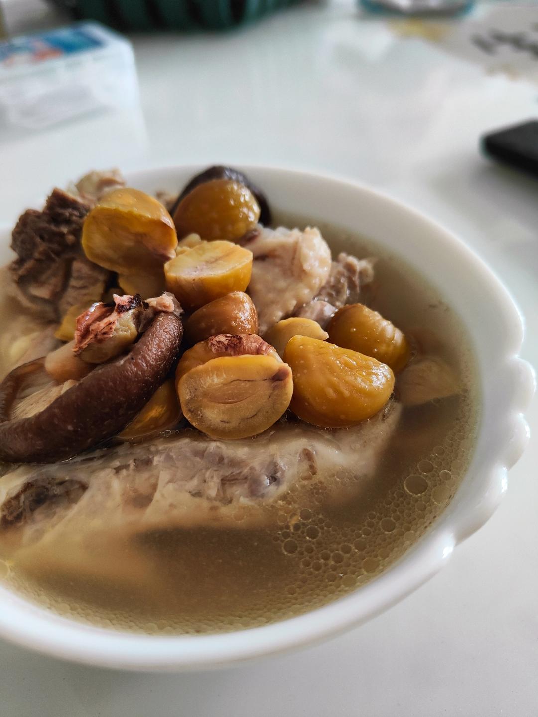 超好喝的板栗炖鸡汤