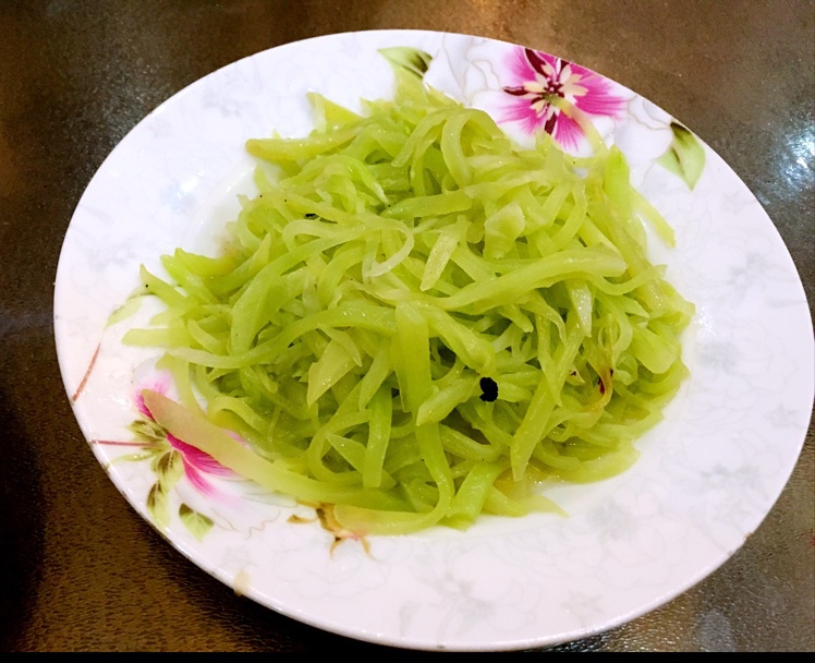 清炒莴笋丝