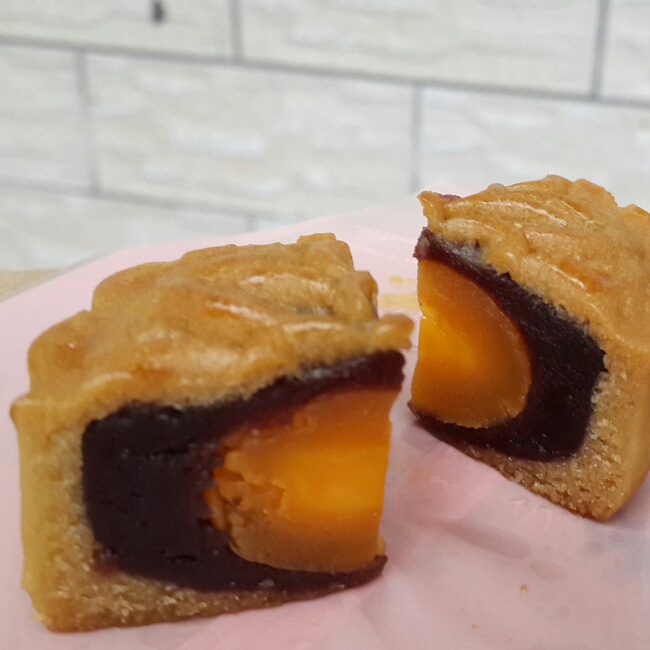 广式月饼——蛋黄莲蓉月饼