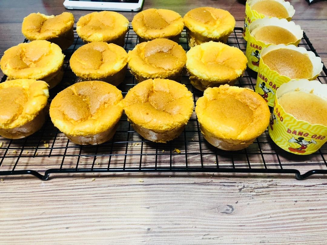 软绵绵戚风纸杯蛋糕