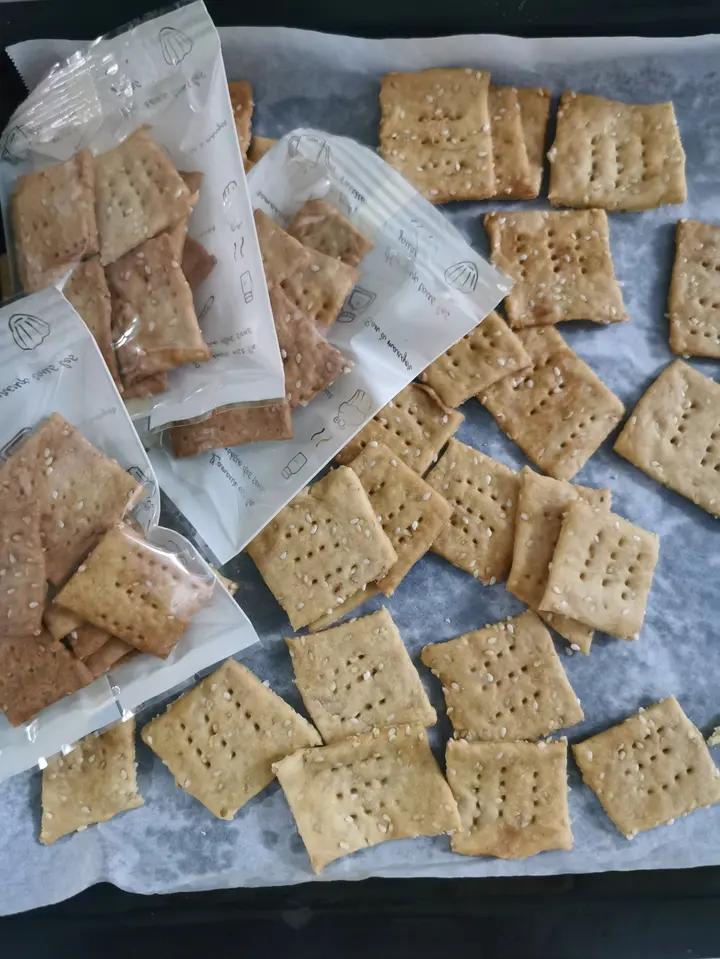 无糖香葱苏打咸饼干