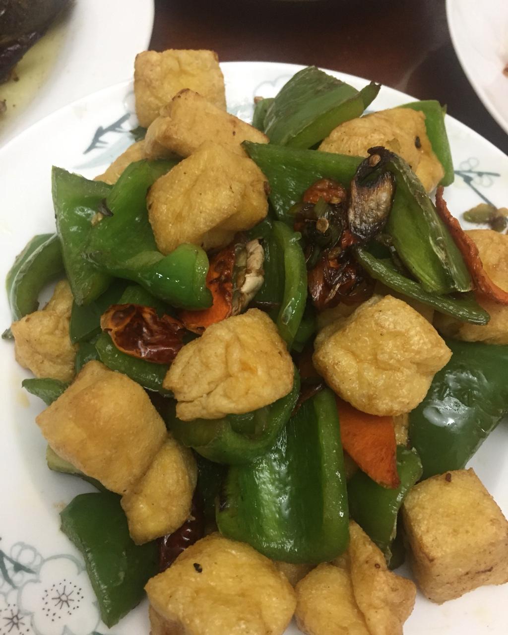 油豆腐丁炒青椒