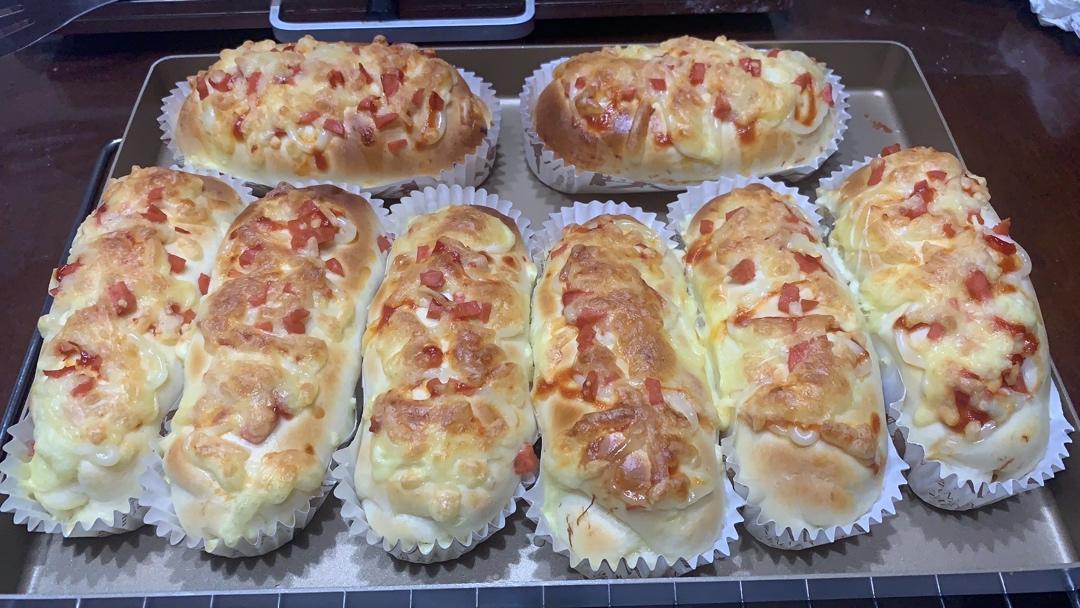 火腿肉松芝士面包