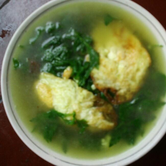 纯天然野生菜菊花脑蛋汤，超级绿色好喝的做法
