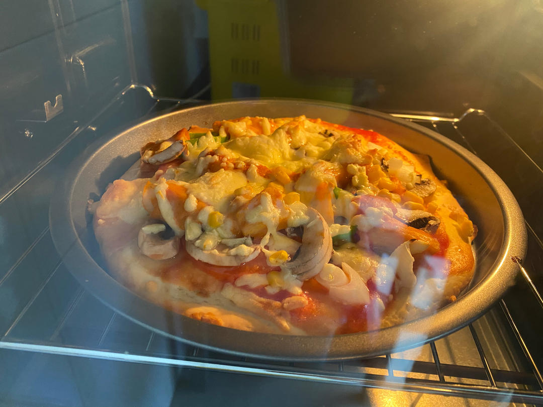 自制披萨饼皮（普通家用面粉版，无黄油可用玉米油代替）