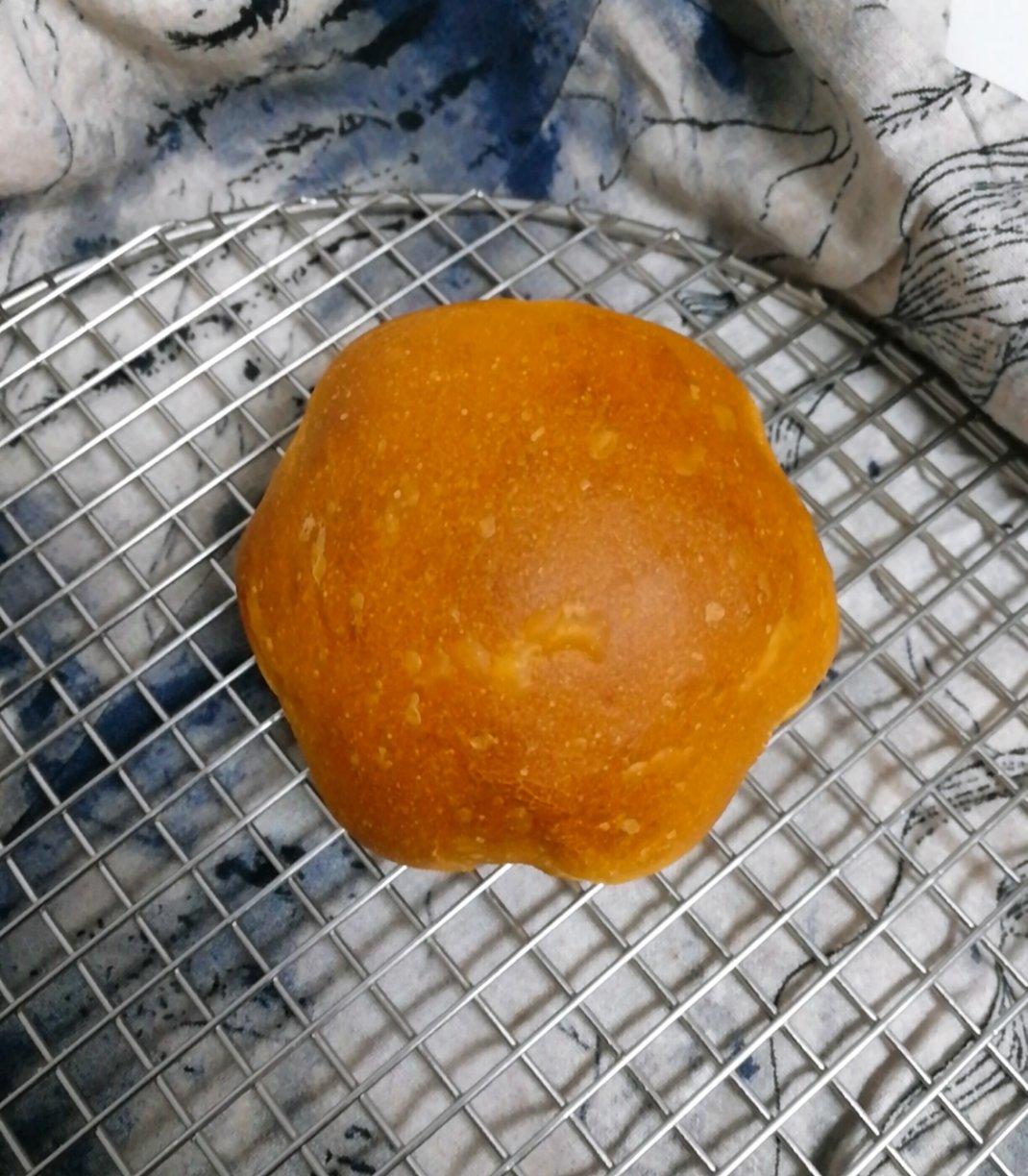 一波长了角的巨蛋面包