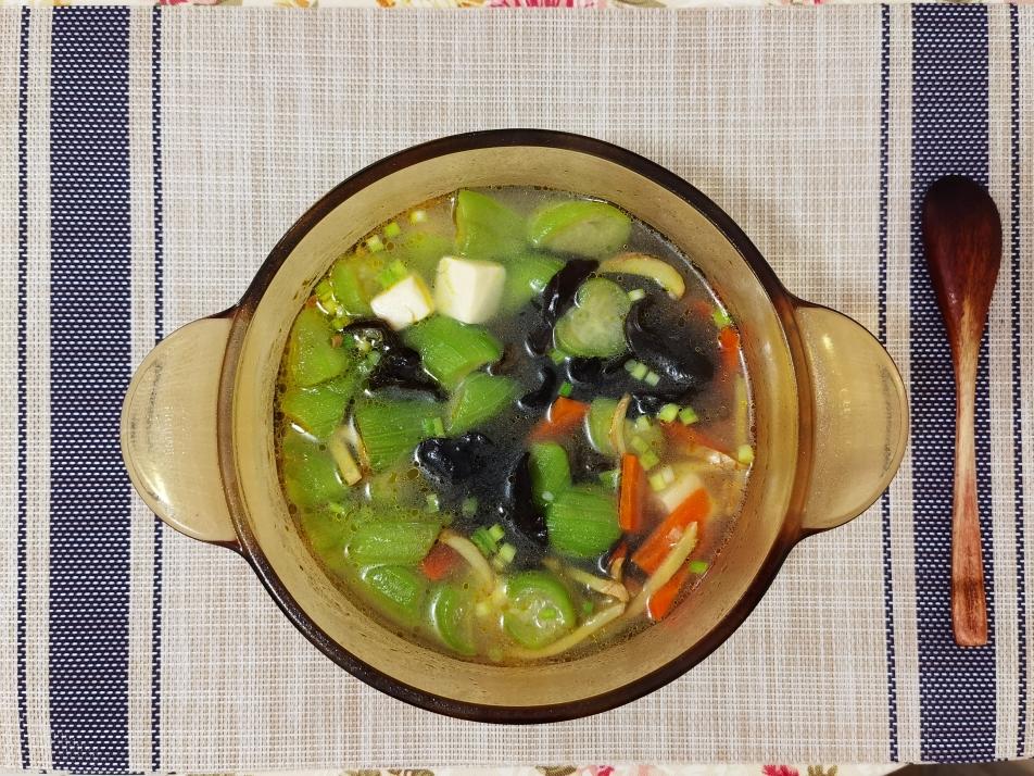 丝瓜木耳豆腐汤