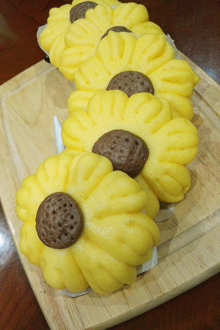 小小珍子做的造型馒头4(向日葵馒头)