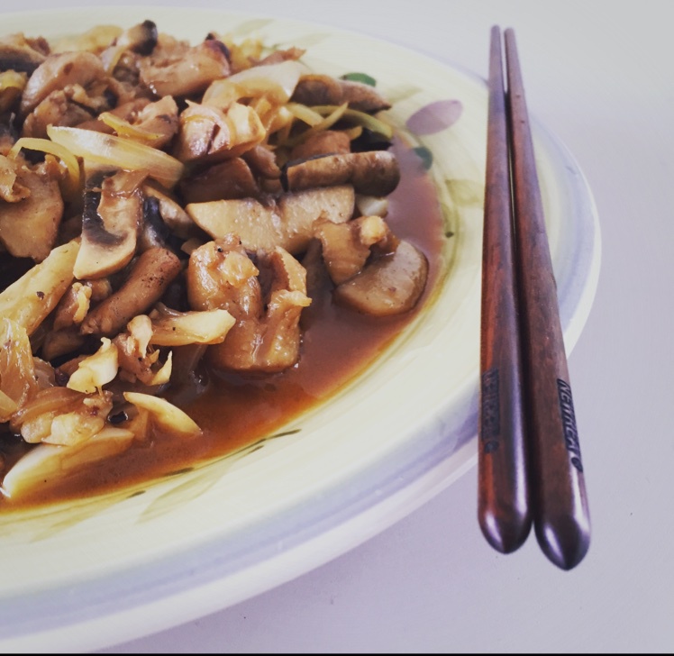 很下饭的爆炒香菇鸡腿肉