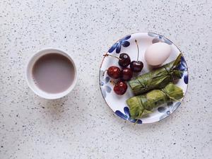 超好吃的杂豆芝麻腊肉粽，一分钟学会长粽包法的做法 步骤11