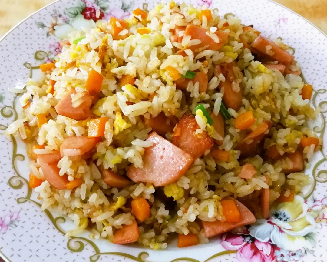 火腿肠蛋炒饭