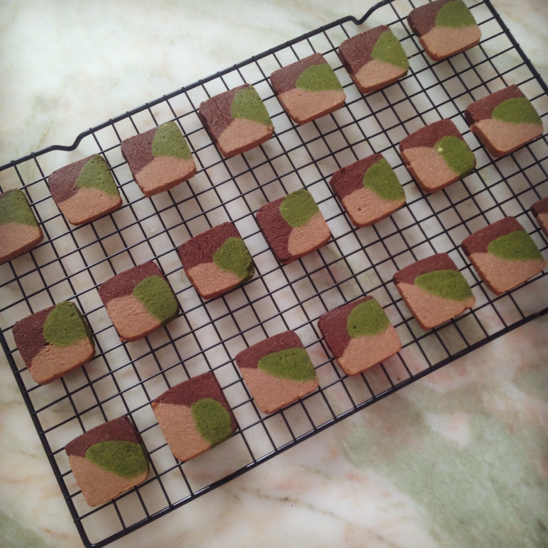 迷彩饼干 btw：是不是可以叫…老公饼干