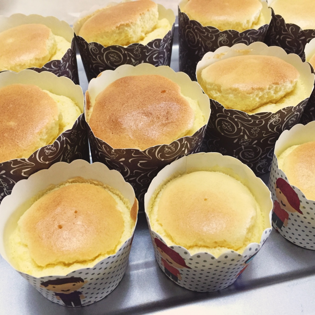 软绵绵戚风纸杯蛋糕