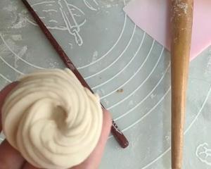 网红奶香红枣花卷❤️松软香甜❗️造型馒头一次发酵法（内附花卷手法视频）的做法 步骤12