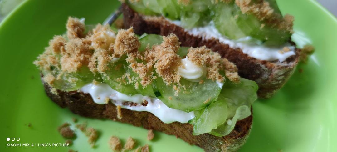 "杀"条黄瓜配吐司，清爽黄瓜吐司