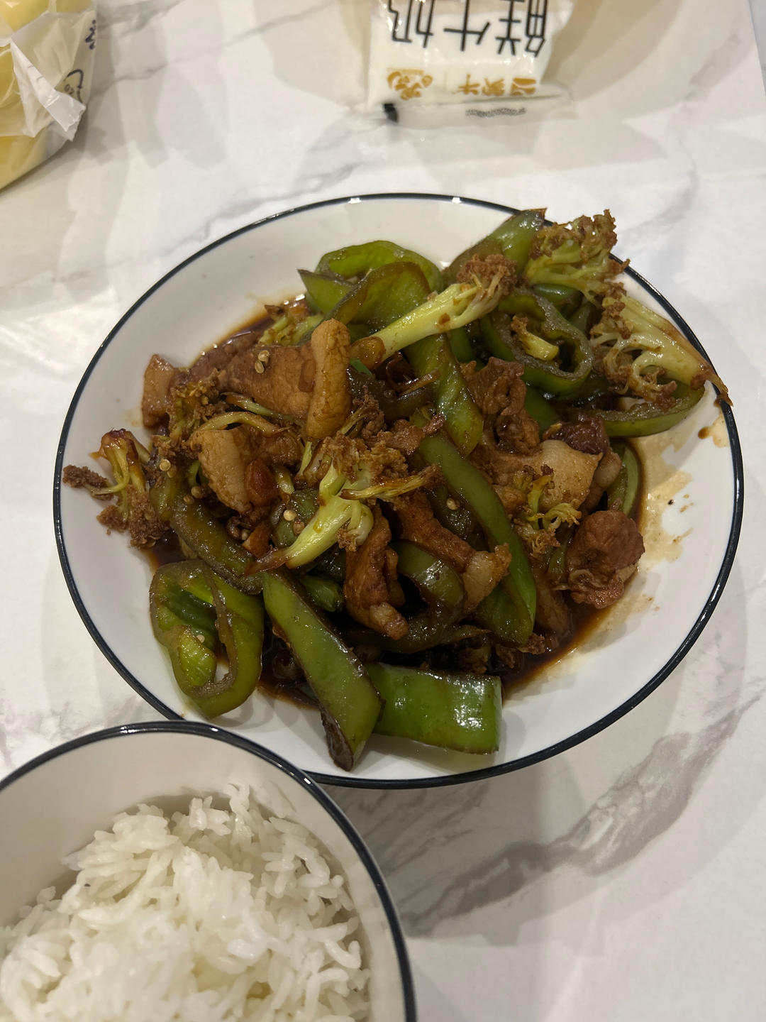 青椒花菜炒肉片，饭可以多吃两碗