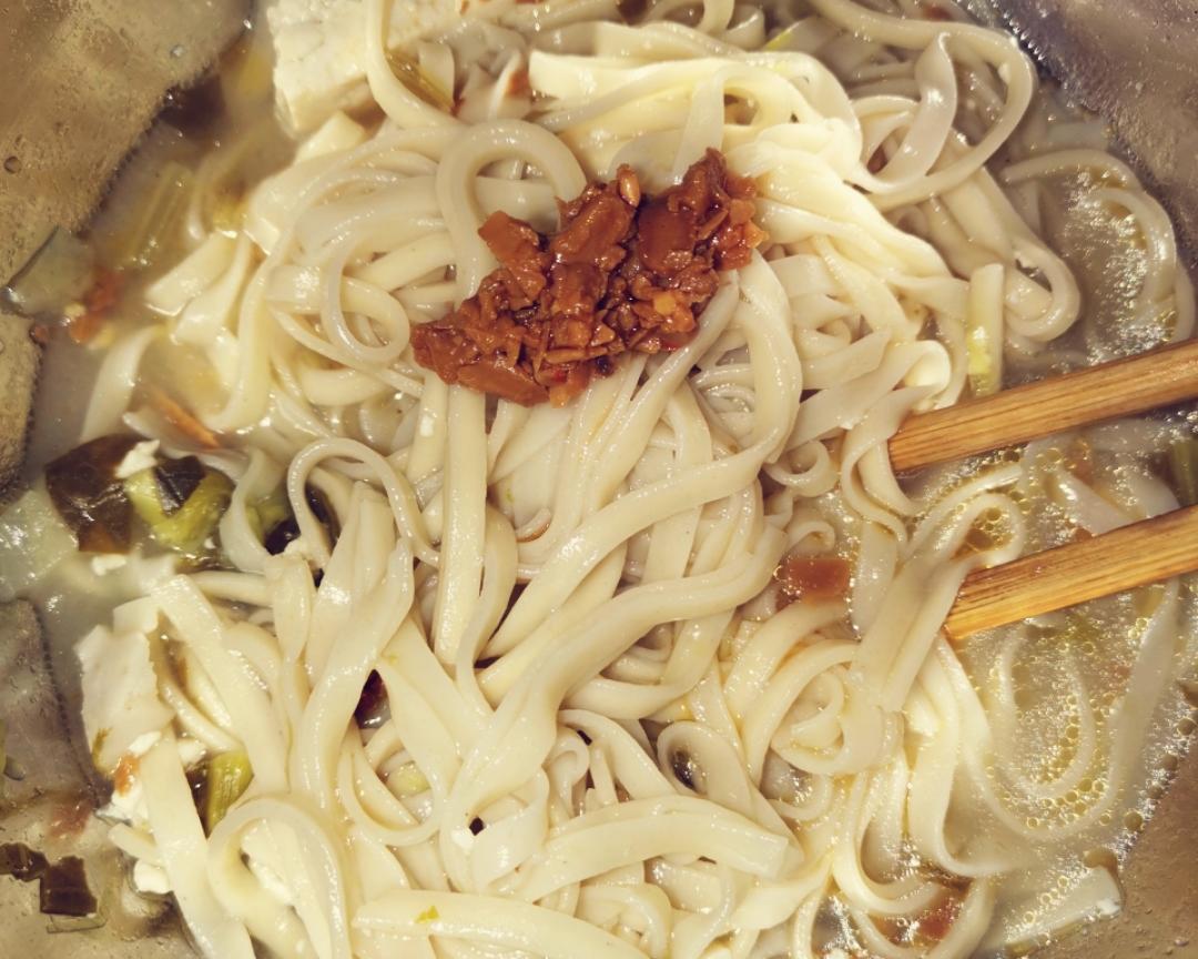 酸菜豆花面的做法