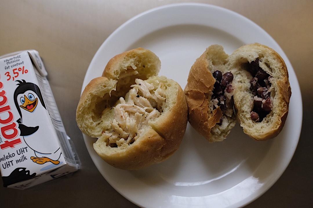 『牛油果芝士熏鸡碱水面包球』