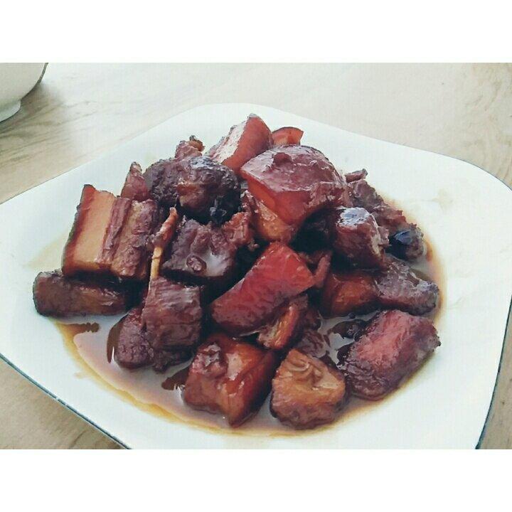 吃着碗里望着锅里的红烧肉