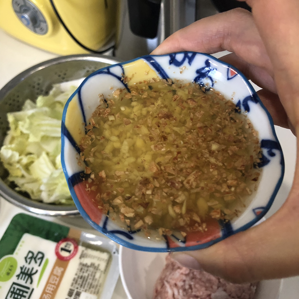 香菜丸子白菜豆腐汤的做法 步骤3