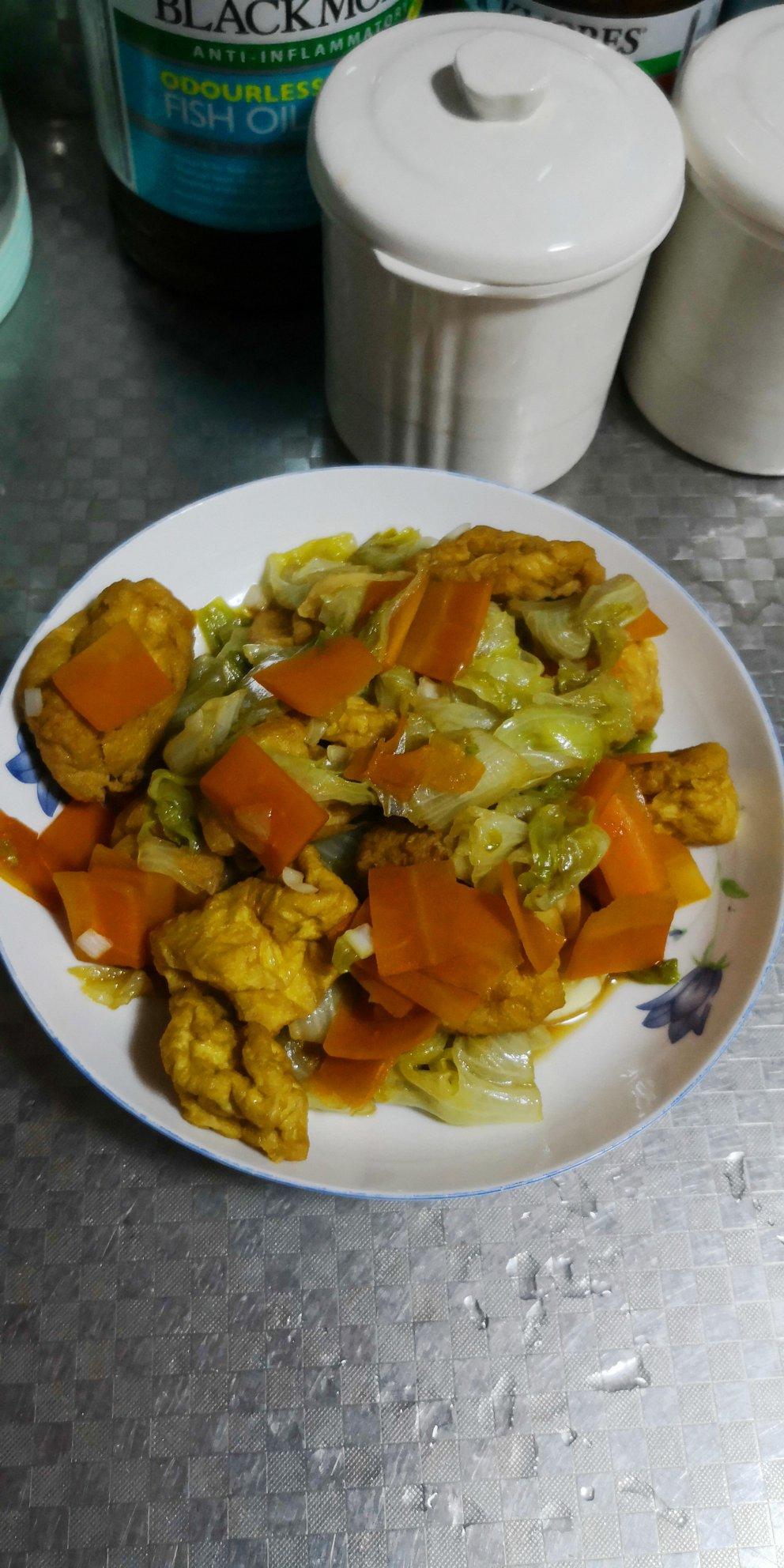 黄豆芽炒油豆腐