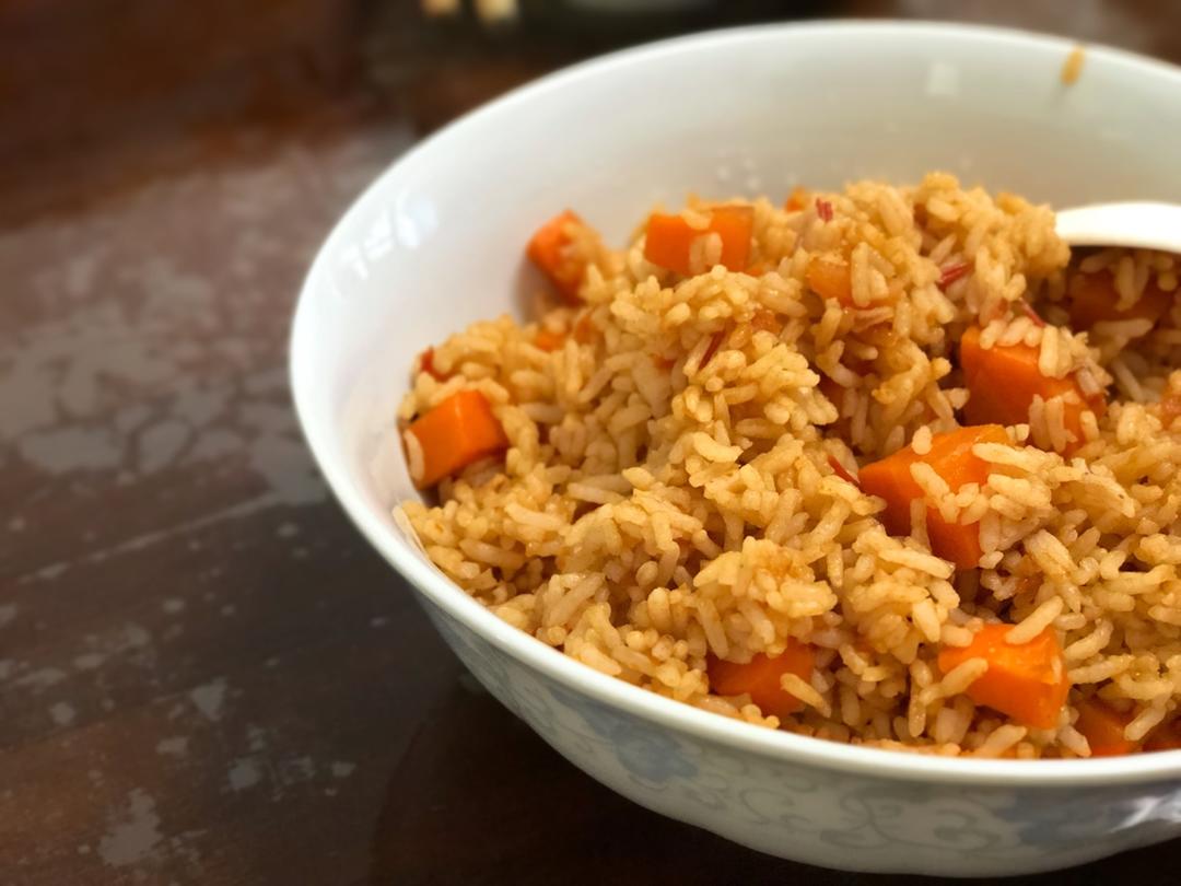 红色系茄汁炒饭