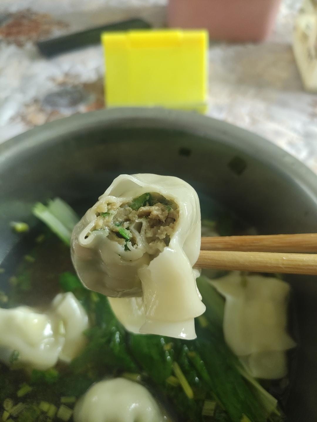 韭菜猪肉饺子(附擀皮和最简单的饺子包法)