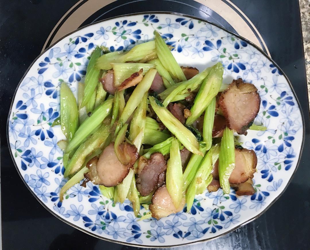 熏干腊肉炒香芹【食材包操作说明】