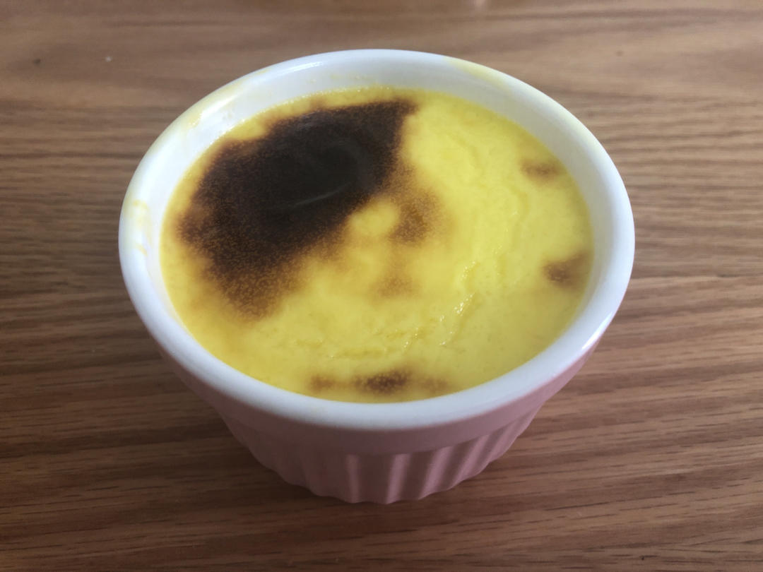 Crèmebrulée。法式烤布雷。焦糖布丁。