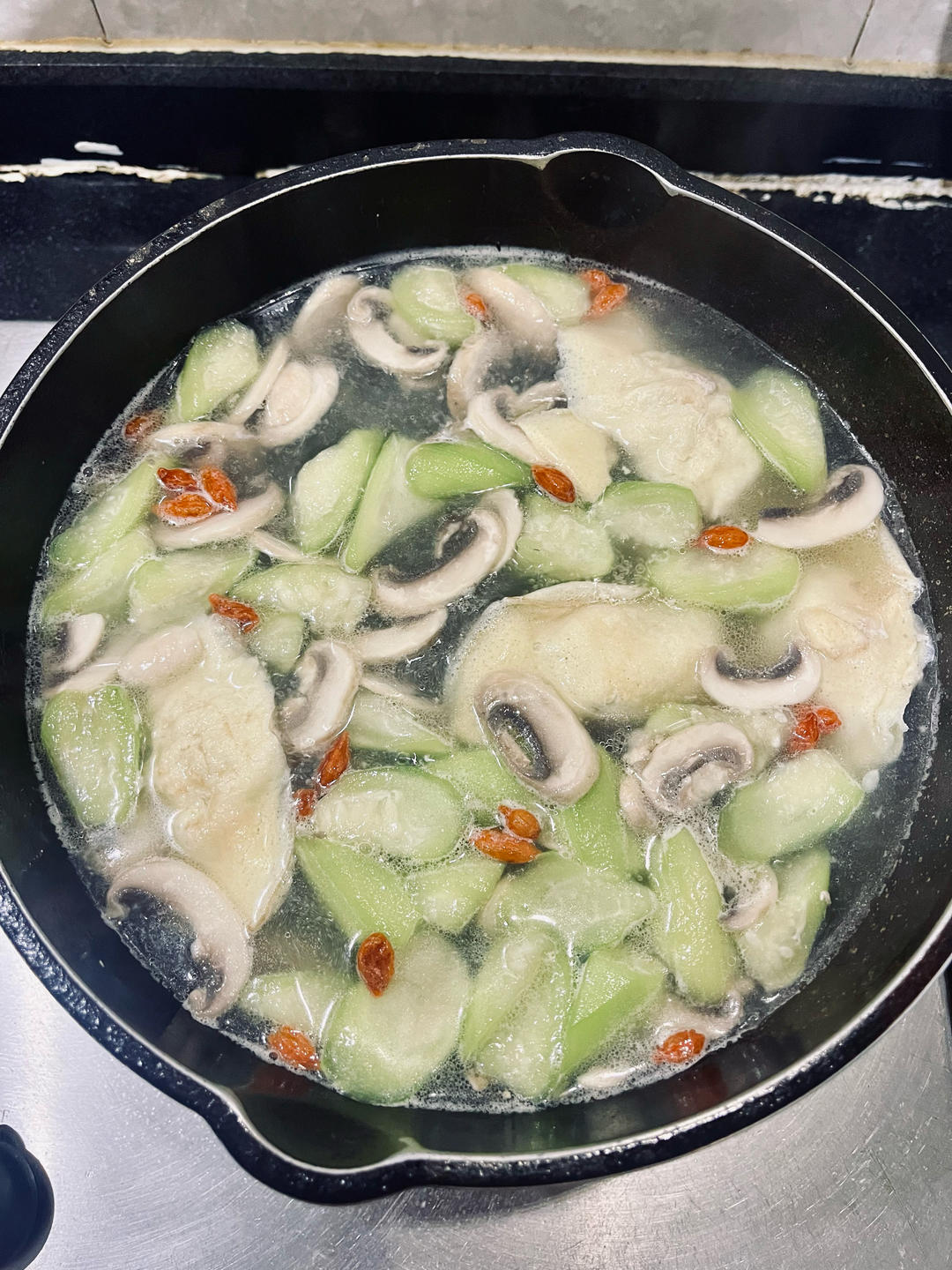 夏天清爽解腻的「福袋蛋饺丝瓜汤」