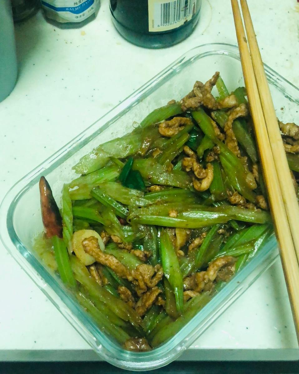 芹菜炒肉丝