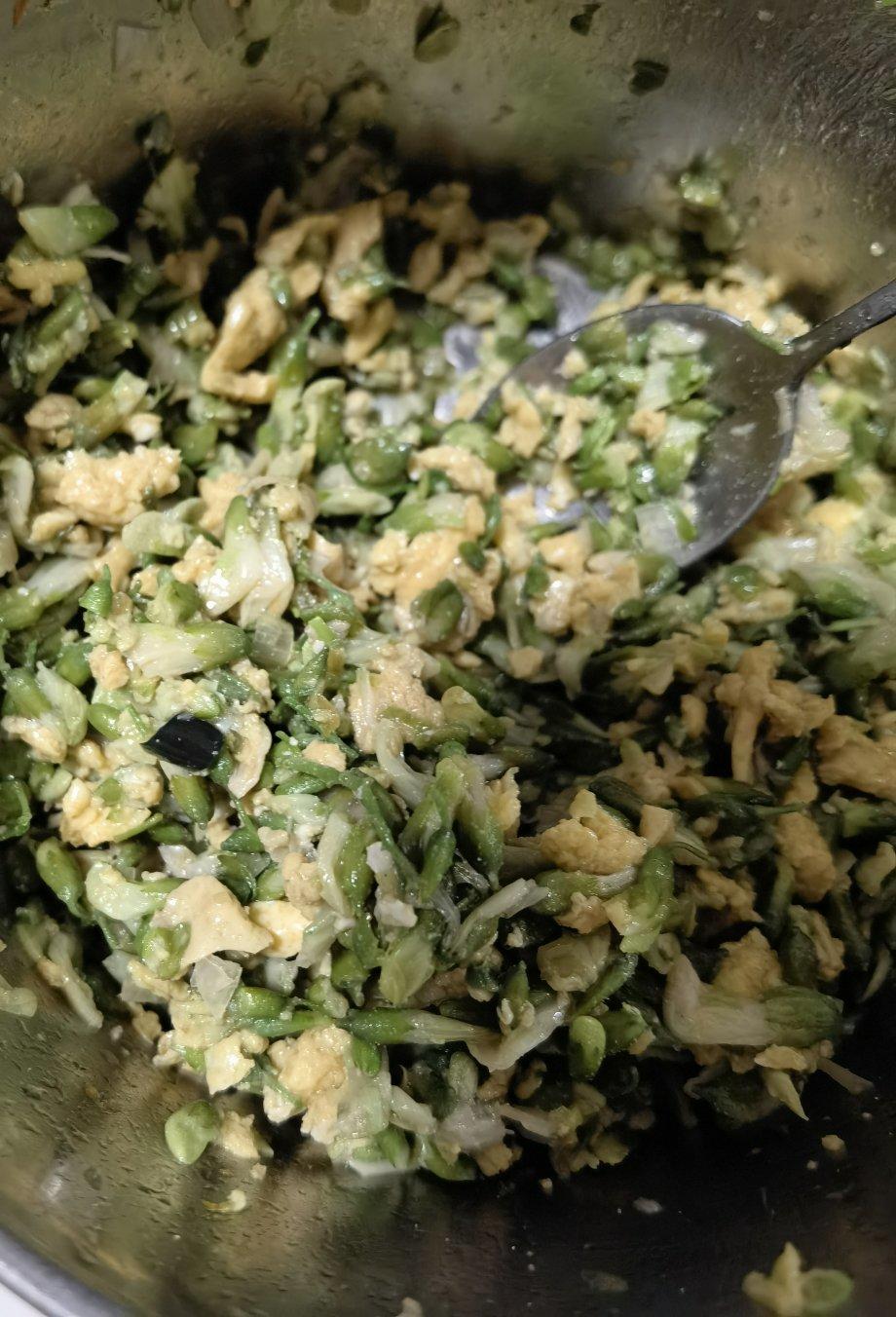 就爱这口香～槐花鸡蛋饺子