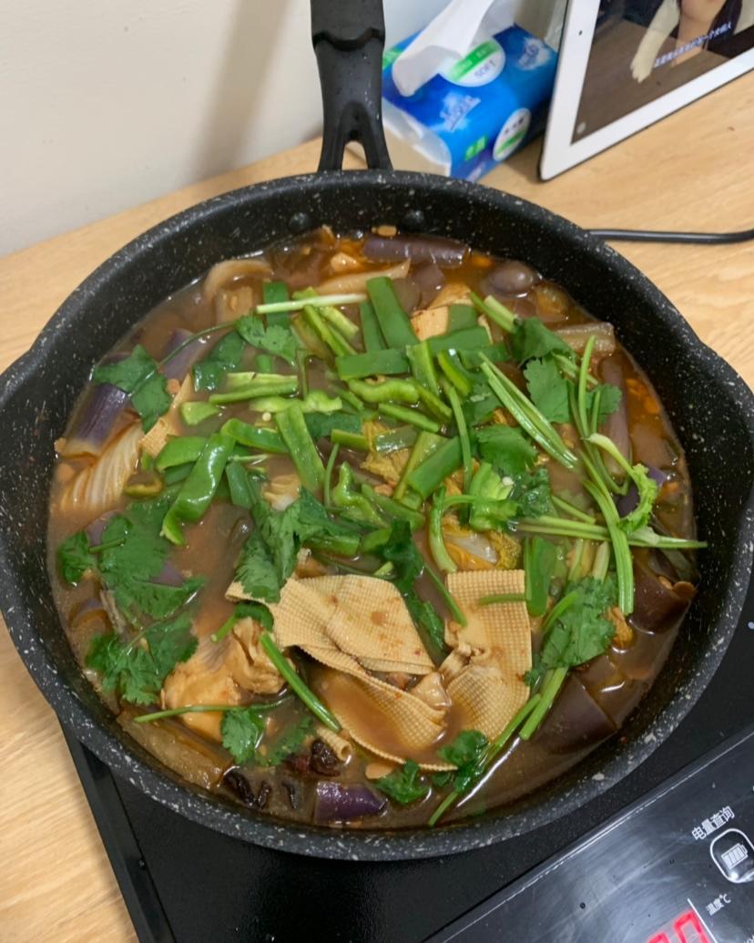 铁锅炖鱼配饼子