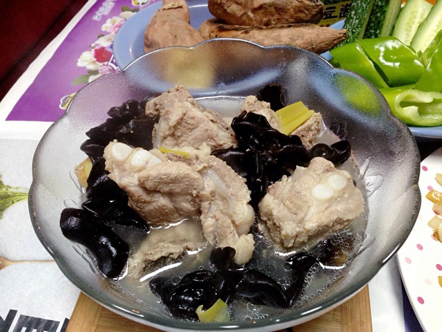木耳排骨汤