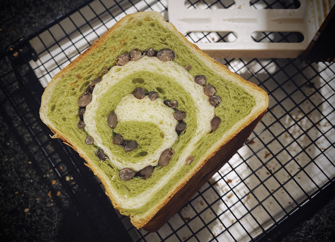 清香柔软的抹茶红豆吐司