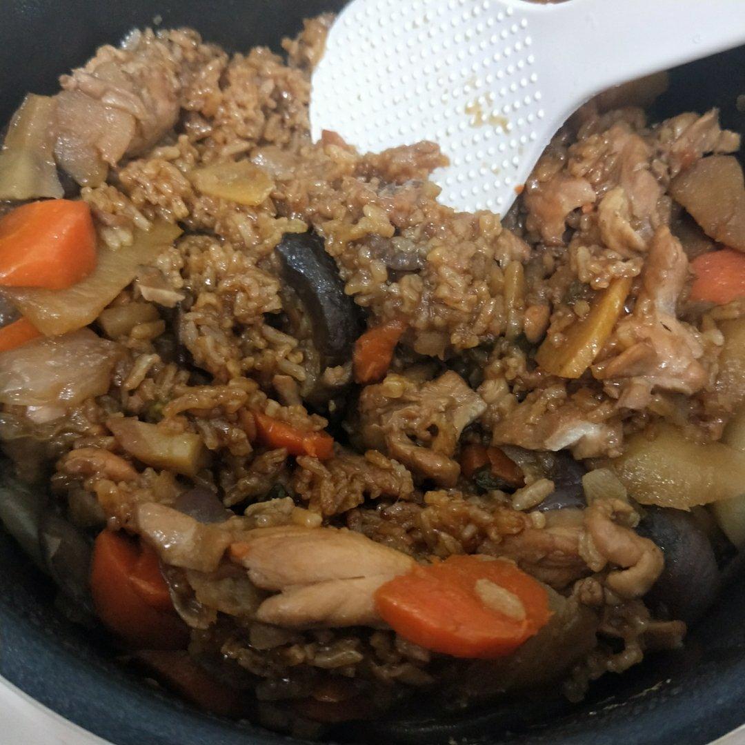 香菇鸡肉焖饭
