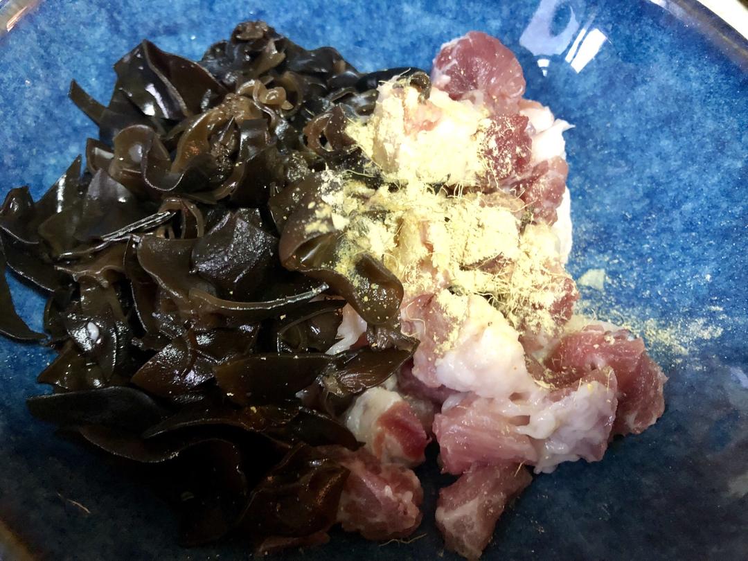 冬笋木耳鲜肉章鱼🐙小馄饨的做法 步骤3