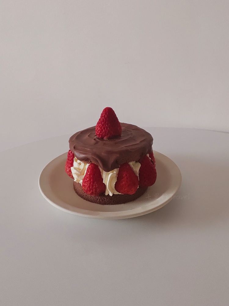 ins复古草莓巧克力蛋糕的做法