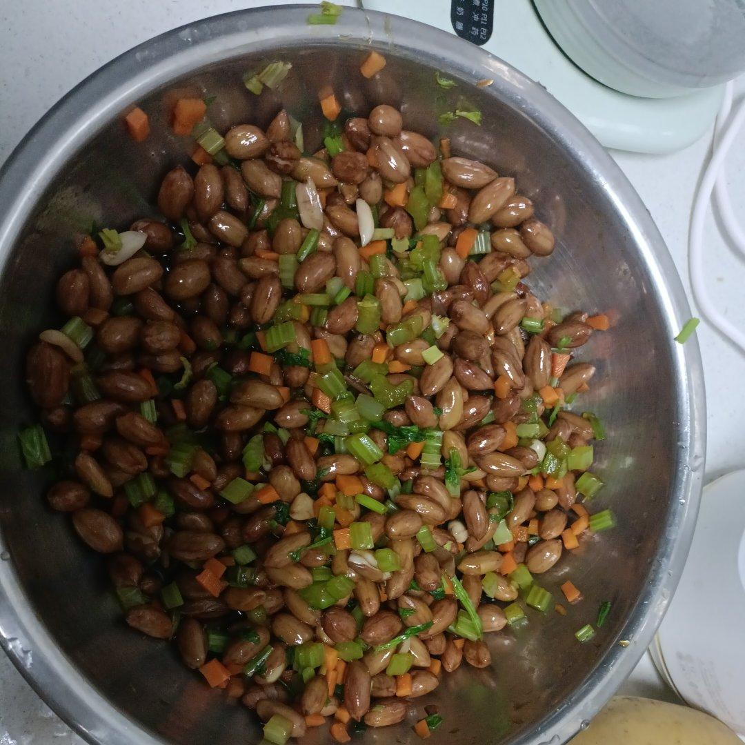 凉拌芹菜花生米胡萝卜