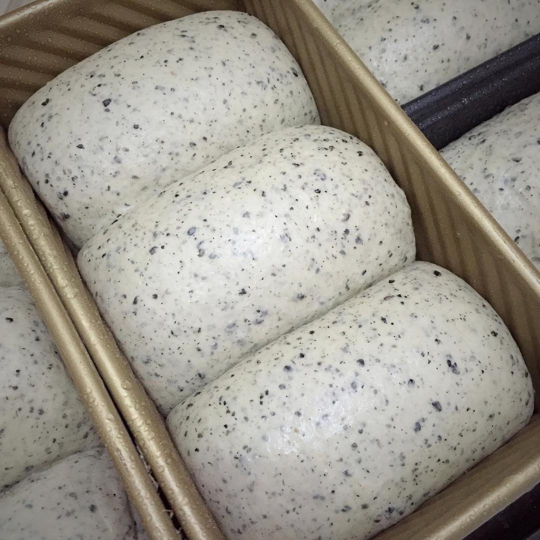 黑芝麻奶酪吐司