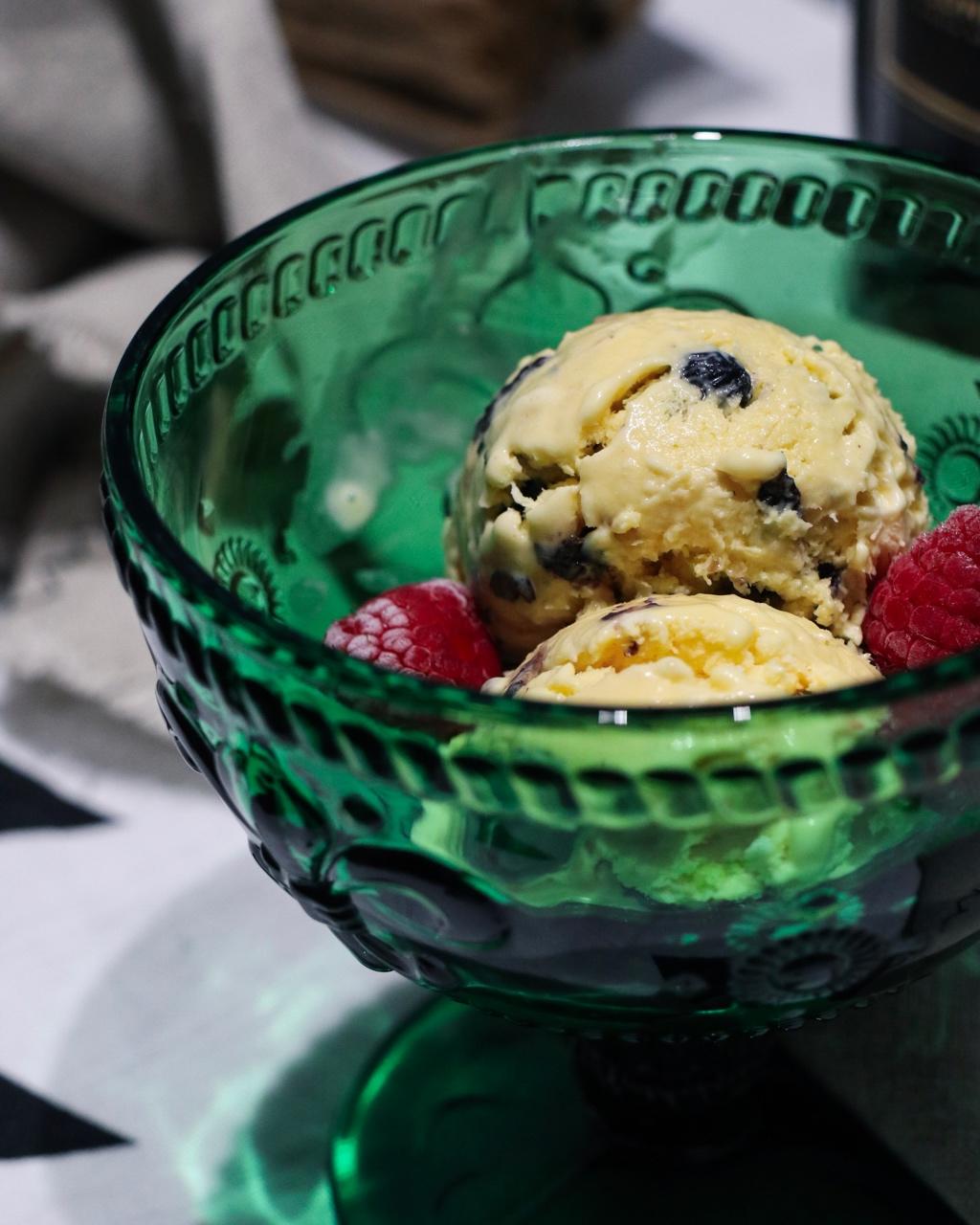 纯纯_做的朗姆黑加仑冰淇淋 rum raisin ice cream