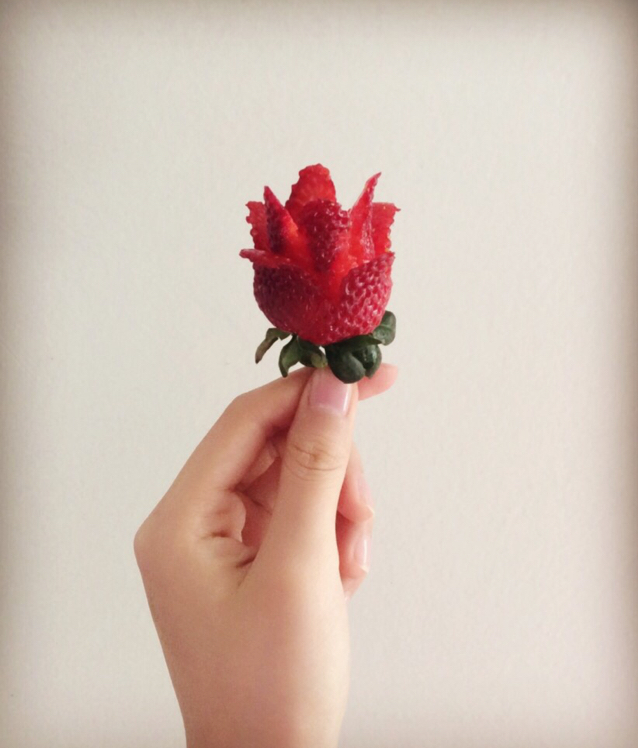 草莓玫瑰花——让草莓一分钟变玫瑰